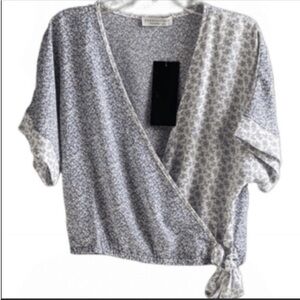 NWT Paper Crane mixed floral print cross over faux wrap tie boho top. Size XS